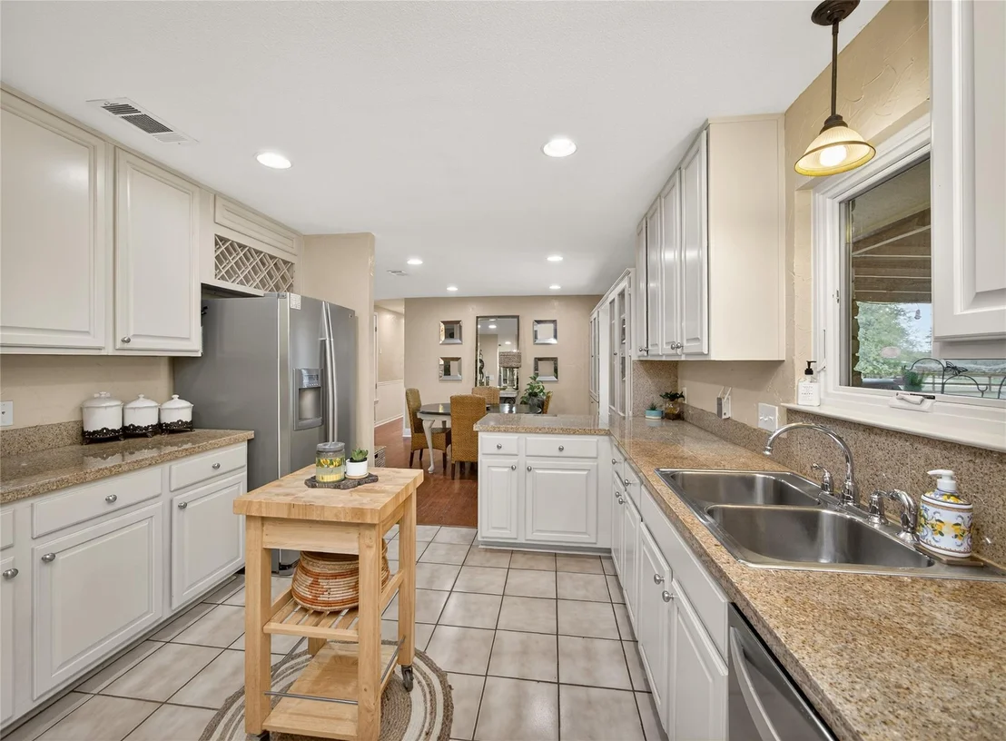 Photo of 718 Post Oak DR