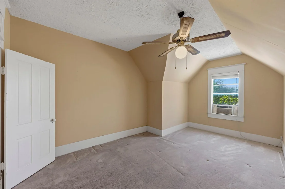 Photo of 100 W 11th ST