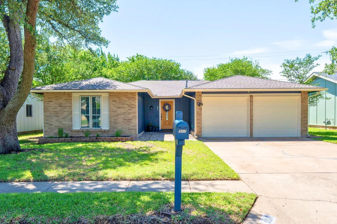 Photo of 907 Cactus DR