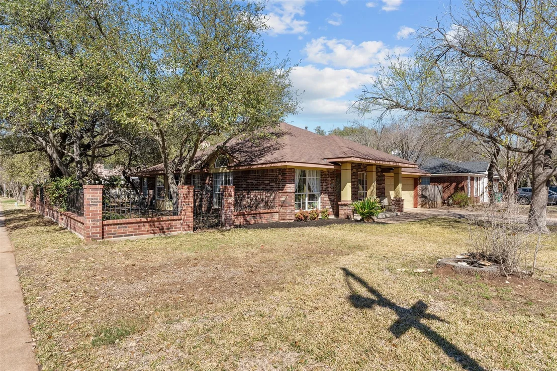Photo of 1211 Sugarberry DR