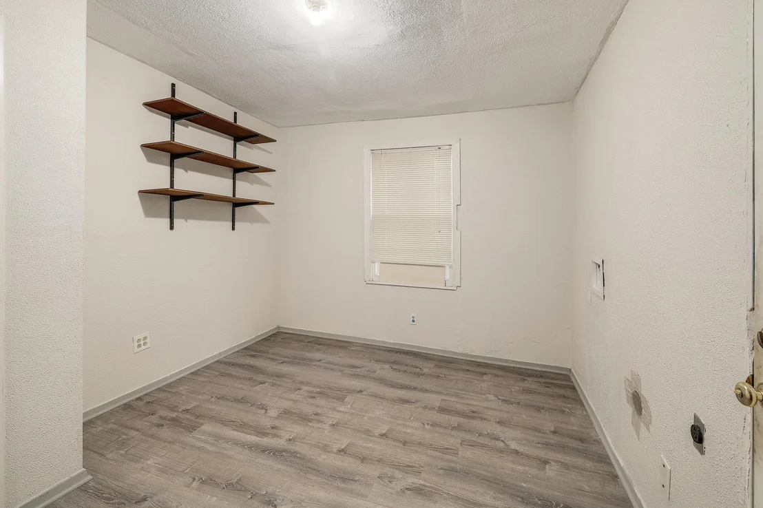 Photo of 4701 Leslie Ave