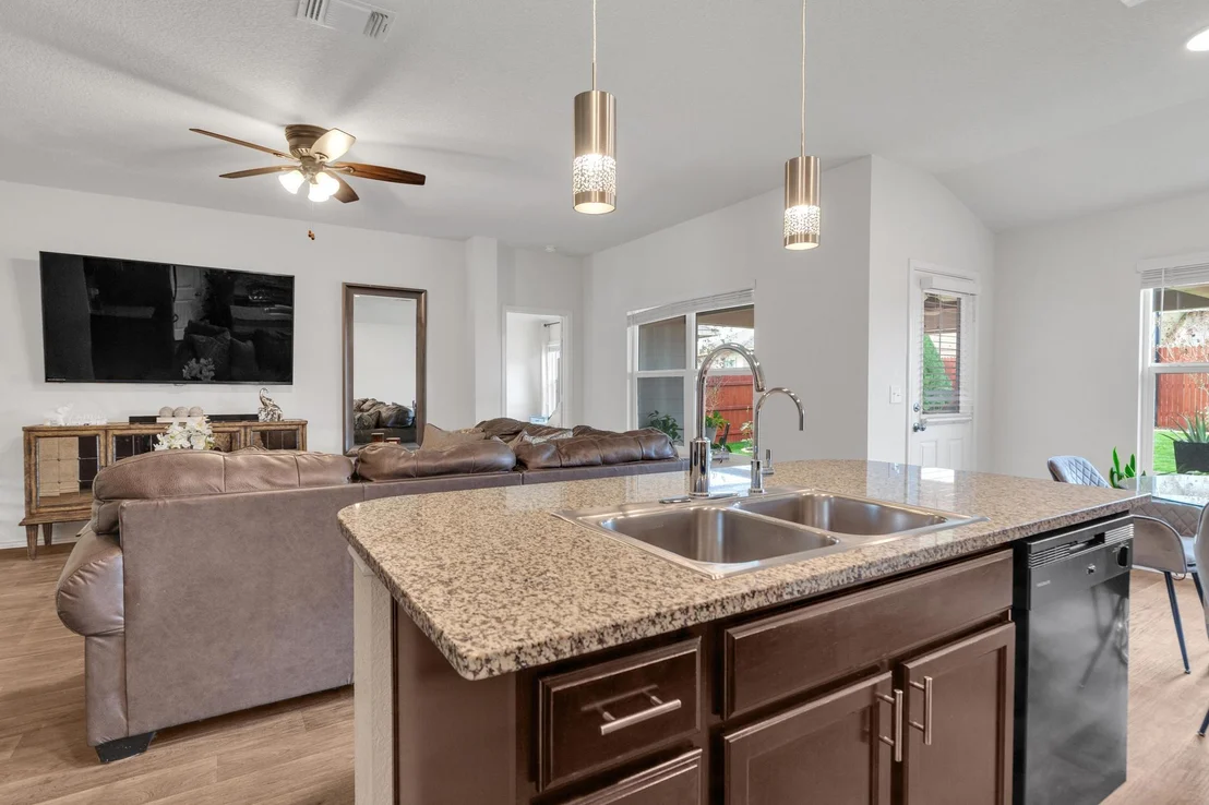 Photo of 15100 Custis LN