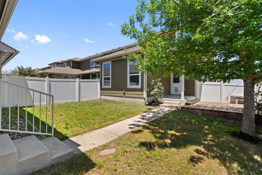 Photo of 1046 Lost Pines LN