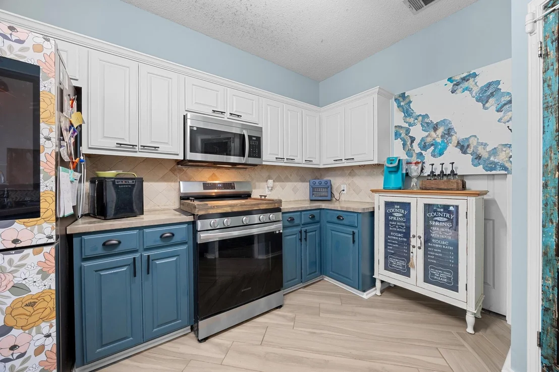Photo of 1306 River Oak DR