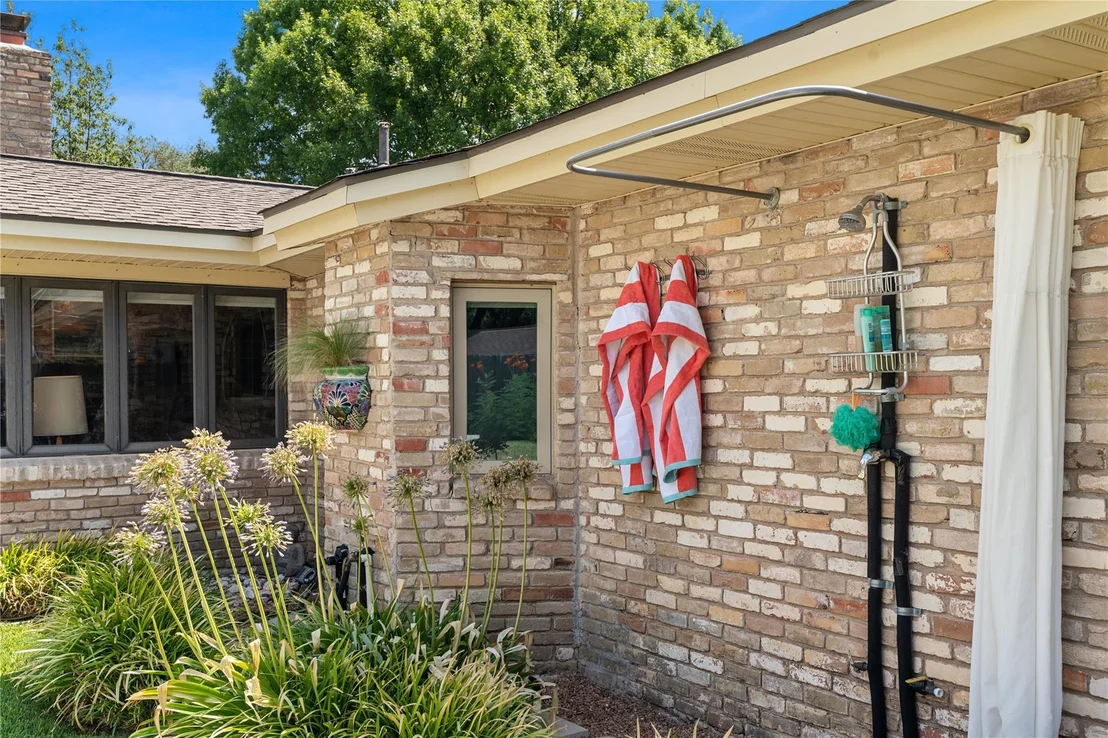 Photo of 5708 Bullard DR