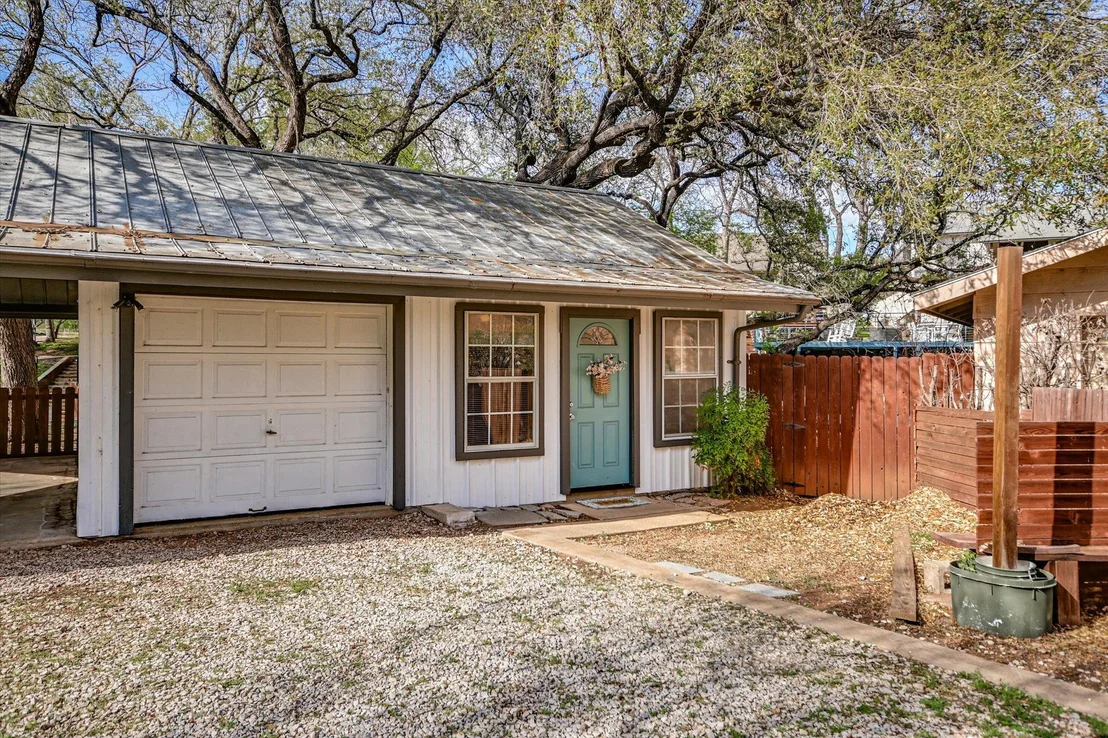 Photo of 611 Thurman CIR