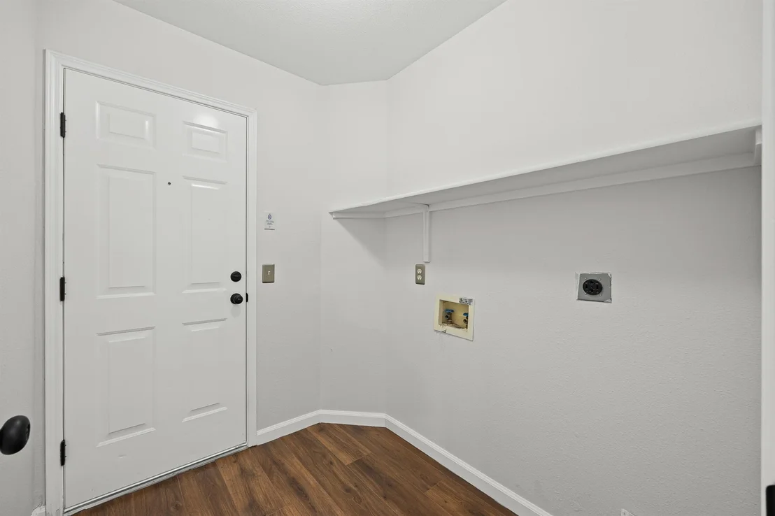 Photo of 904 Honeysuckle DR