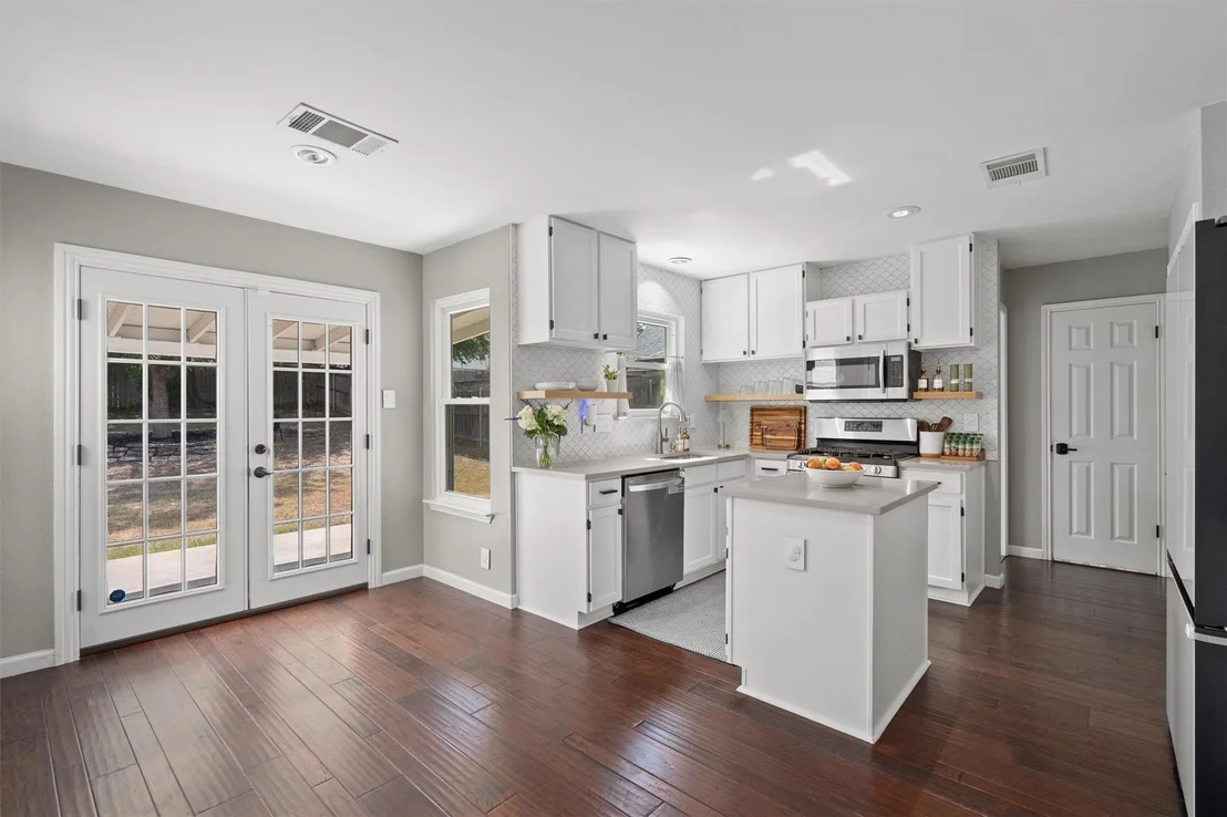 Photo of 1009 Pioneer Bend DR