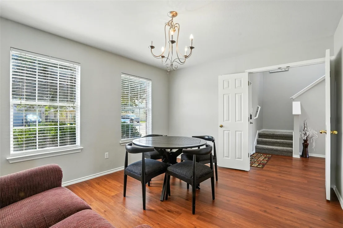 Photo of 221 Herrera TRL