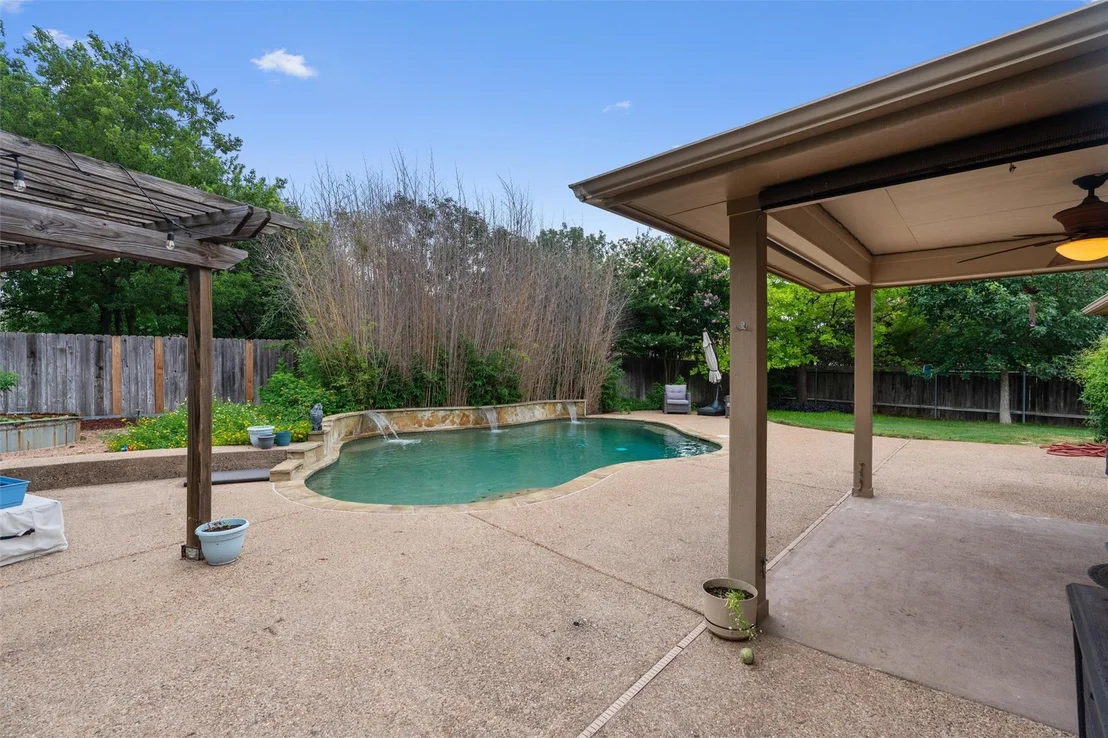 Photo of 903 Ridgemont CIR