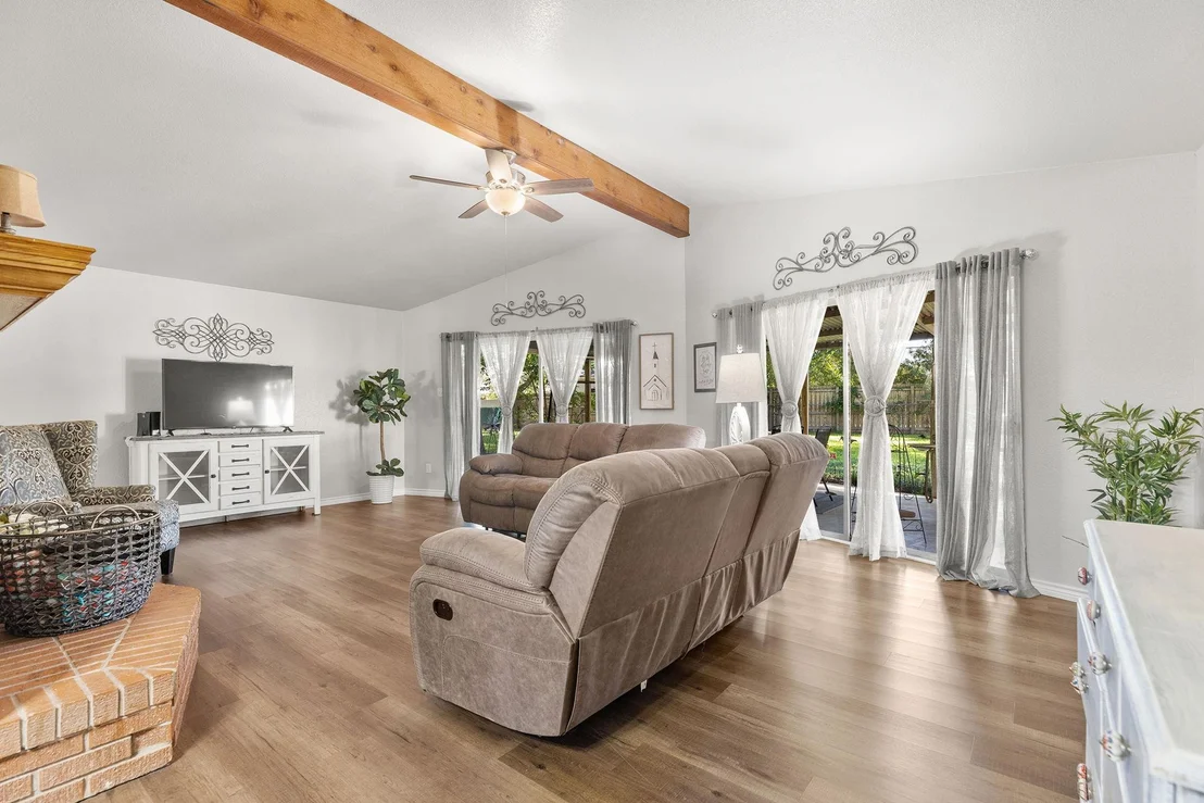 Photo of 1106 Live Oak DR