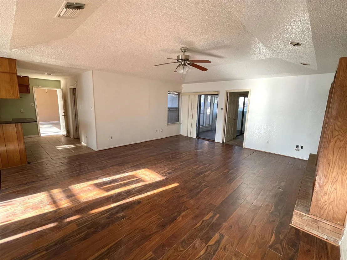Photo of 401 Highridge CV