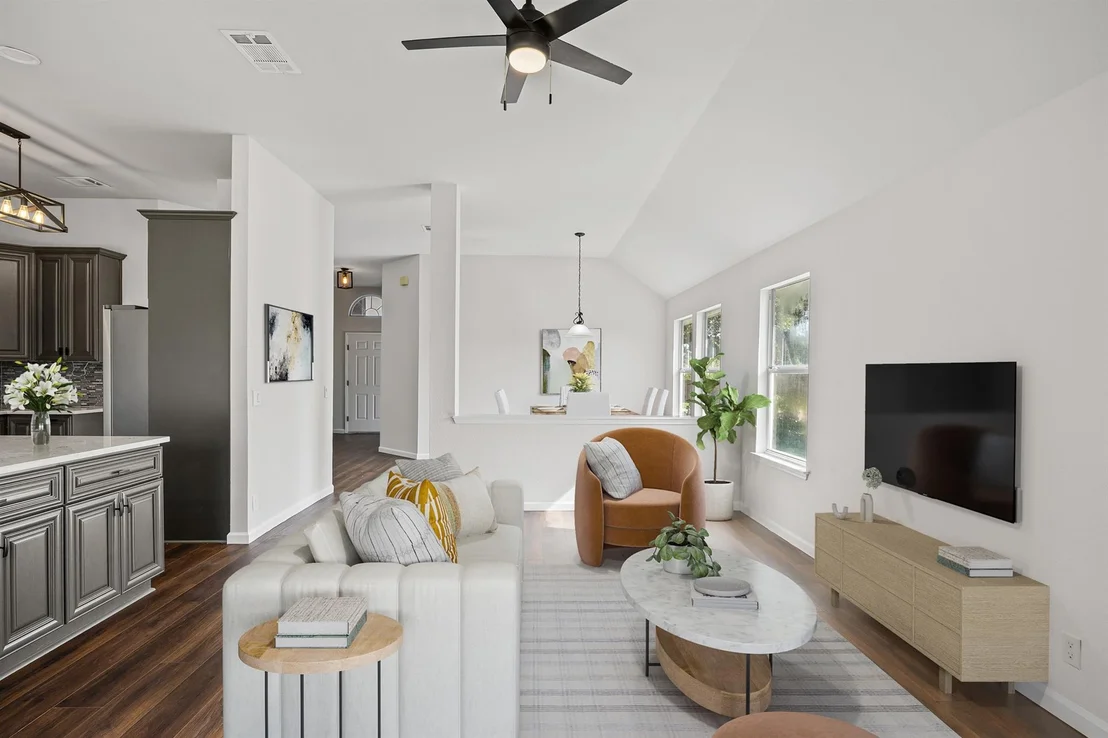 Photo of 904 Honeysuckle DR