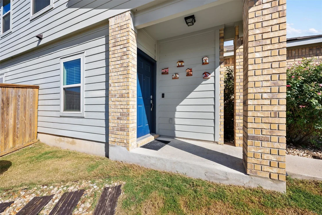 Photo of Unit 12F at 524 Circle WAY