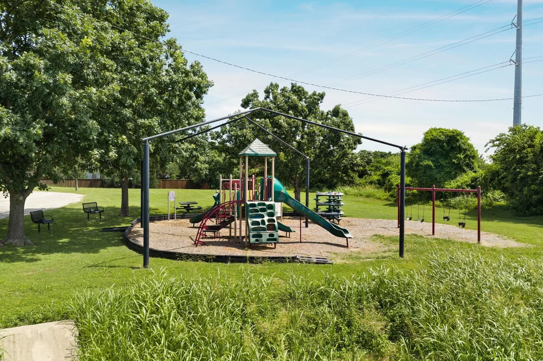 Photo of 810 Hilltop DR