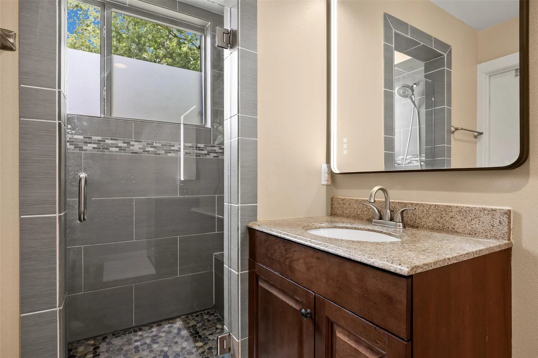 Photo of 5106 Spruce CV