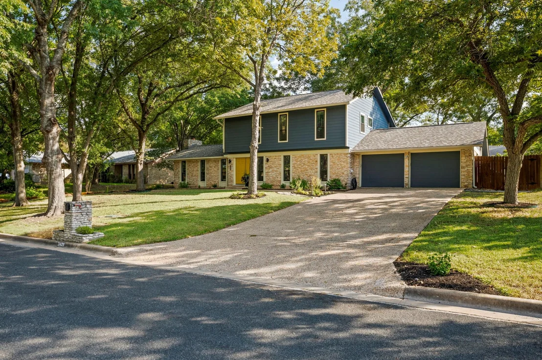 Photo of 2409 Lancaster DR