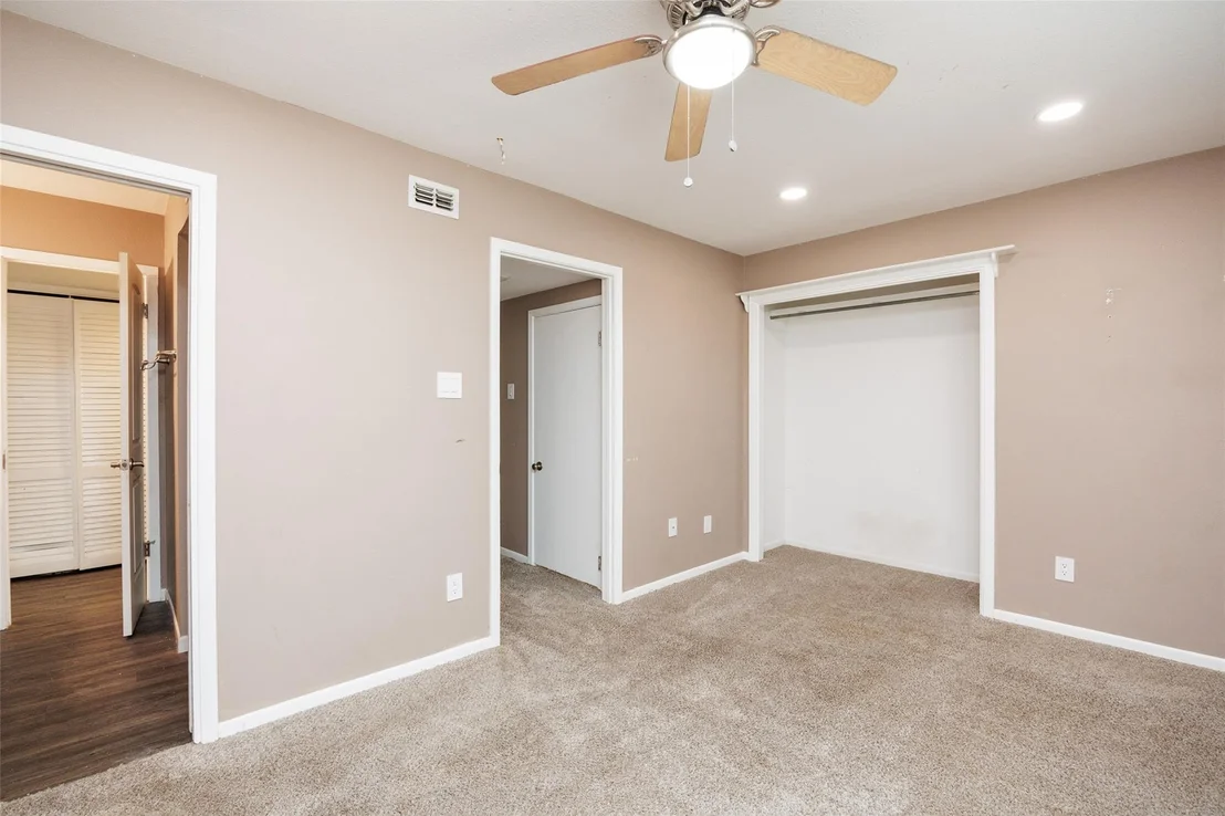 Photo of 320 Long Pointe DR