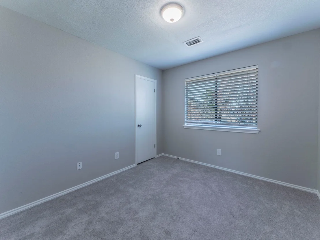 Photo of 1807 Parkwood DR