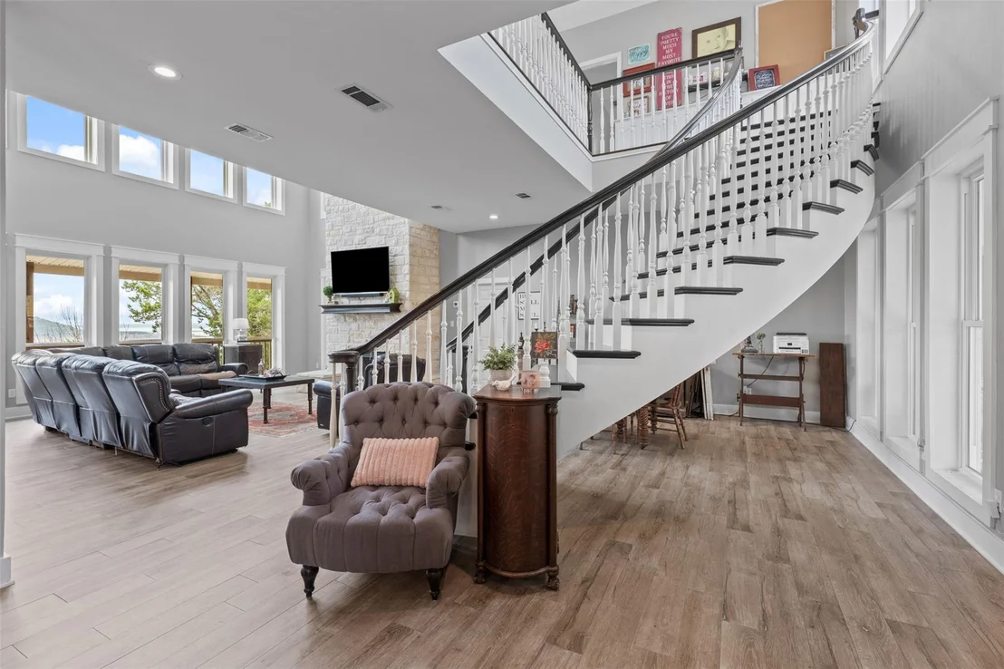 Photo of 5926 Lakeside DR