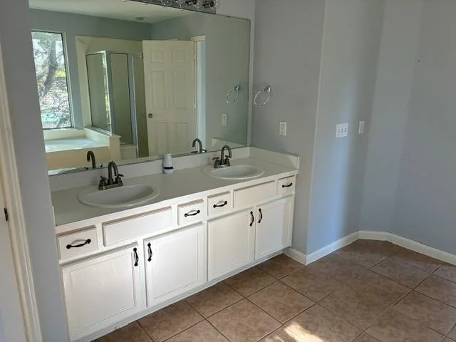 Photo of 825 Barefoot CV