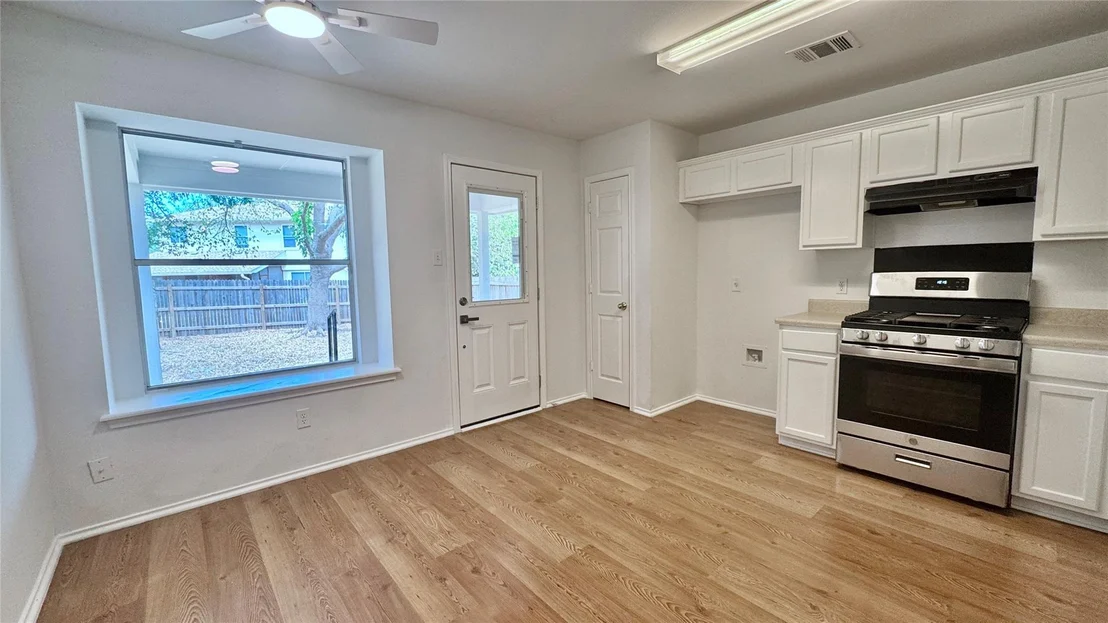 Photo of 1402 Molson Lake DR