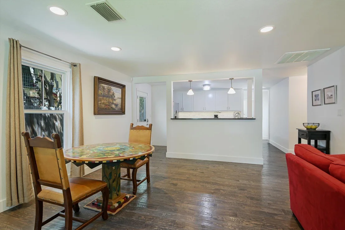 Photo of 605 Deep Eddy Ave