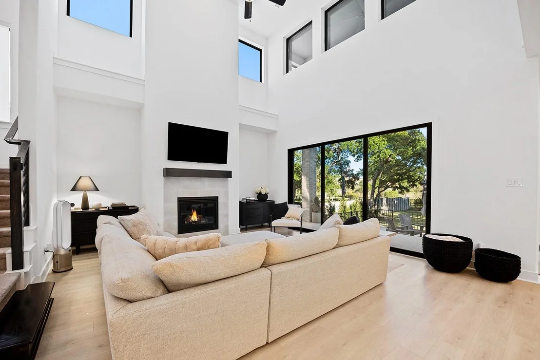 Photo of 645 Wolf Ridge RD