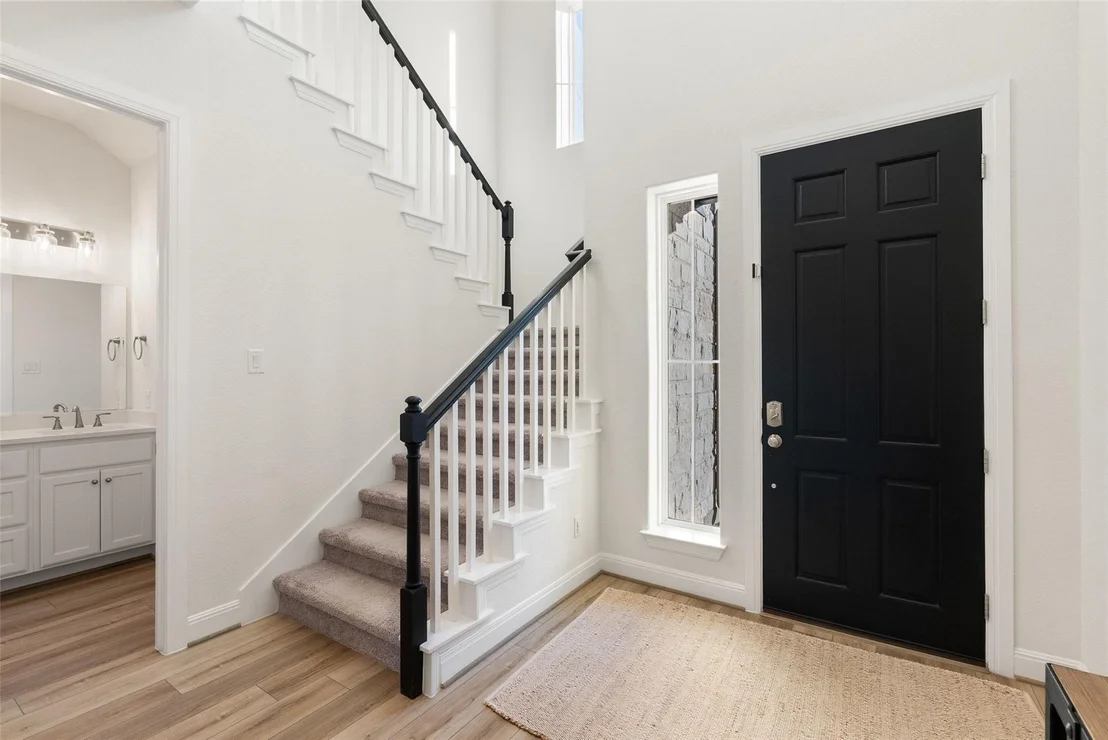 Photo of 739 Rawson BND