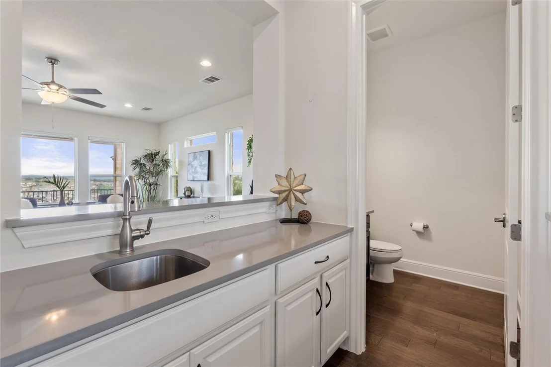Photo of 412 Lindale CV