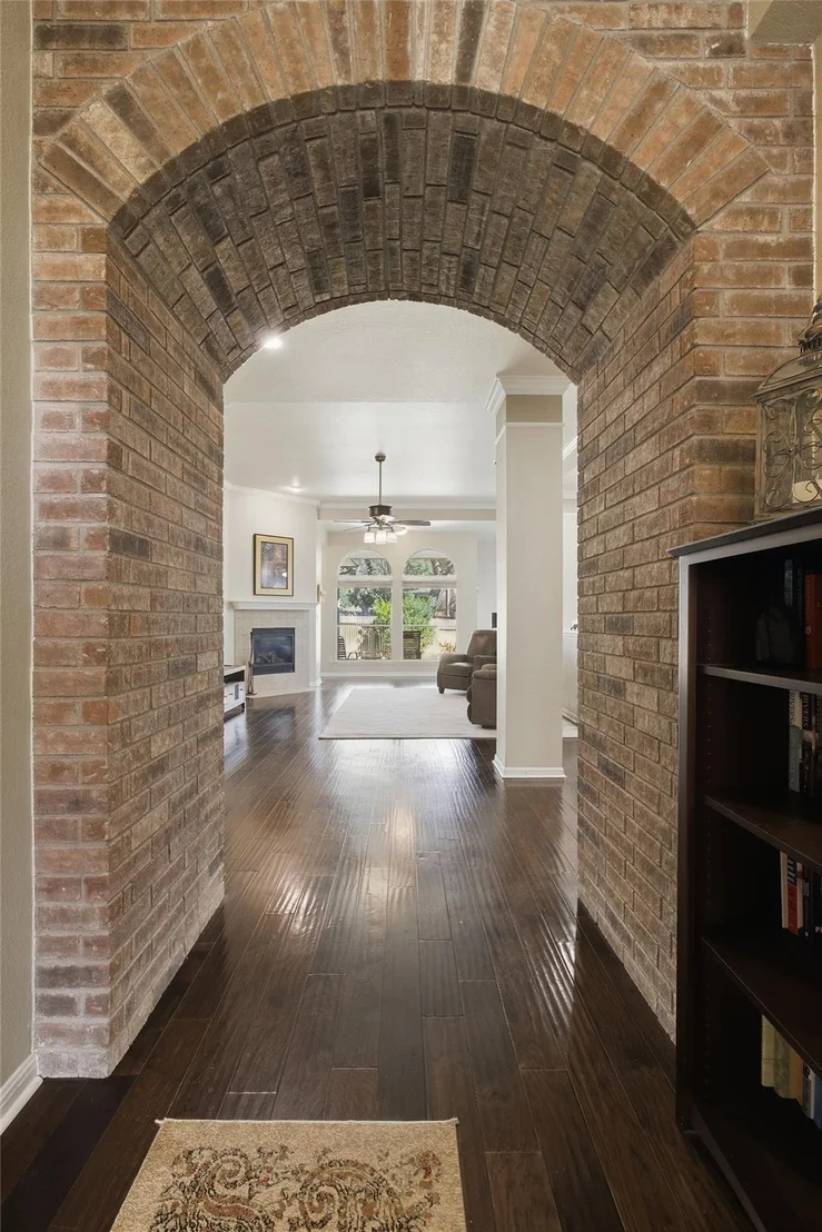 Photo of 526 Victoria DR