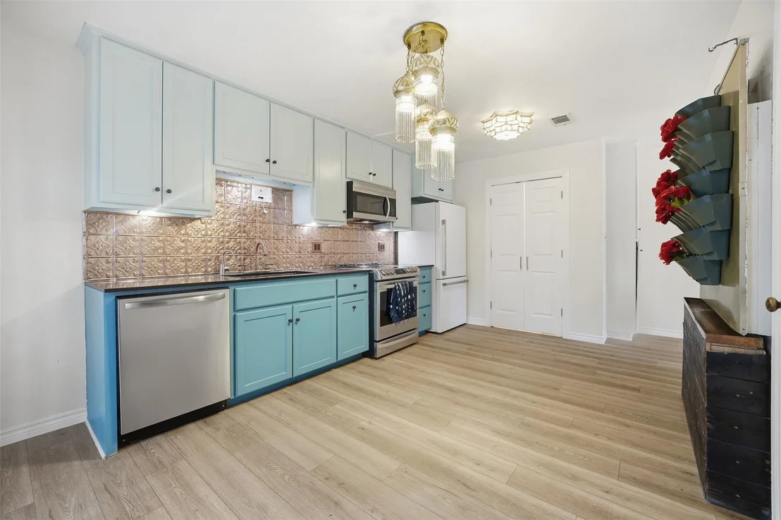 Photo of 1104 Franklin DR
