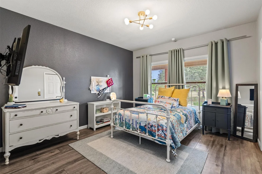 Photo of 323 Patricia RD