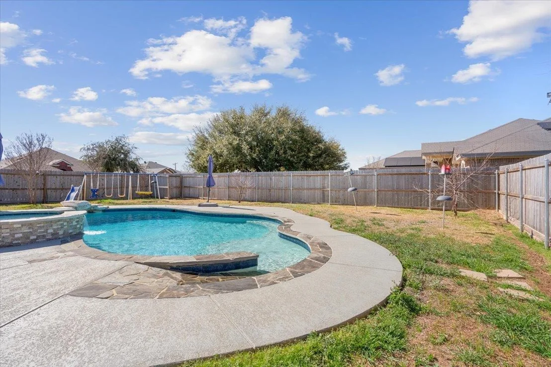 Photo of 5128 Duke DR