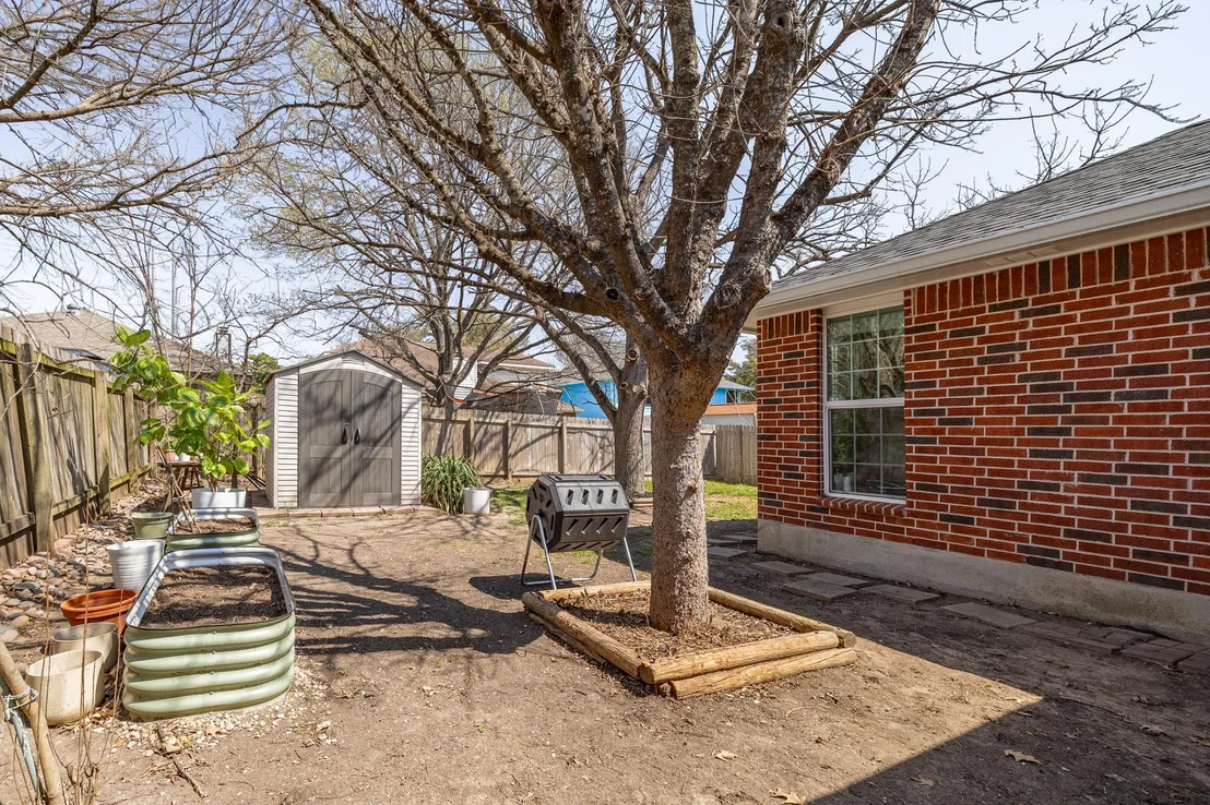 Photo of 1112 Faircrest DR