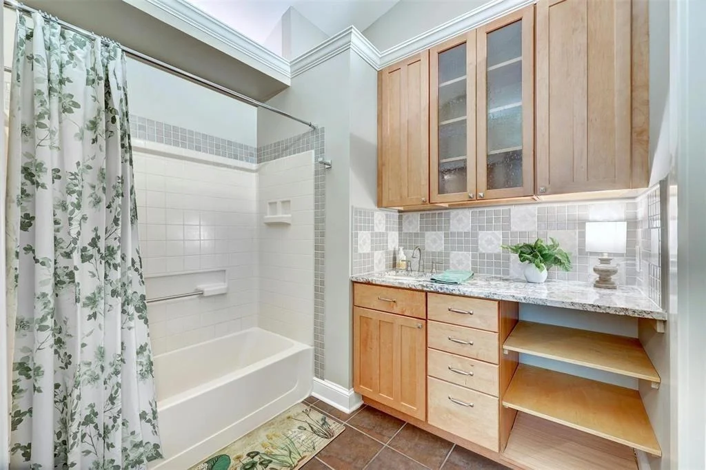 Photo of 2115 Saratoga DR