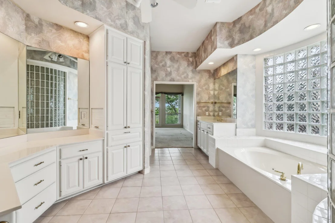 Photo of 7100 Valburn DR