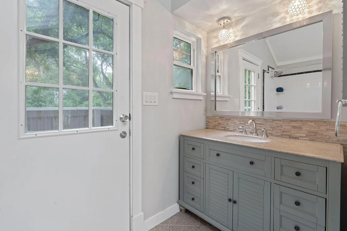 Photo of 2909 Edgewater DR