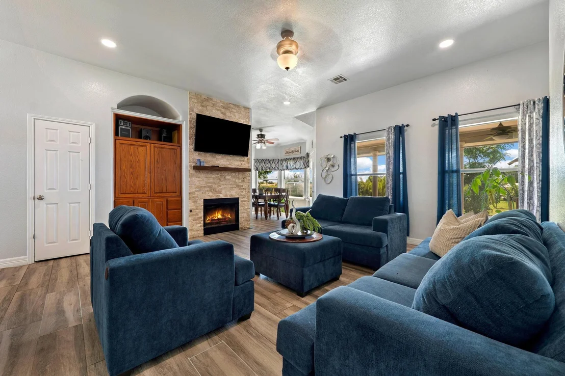 Photo of 4900 Gate Dancer LN