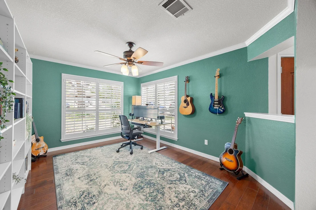 Photo of 828 Whitehall DR