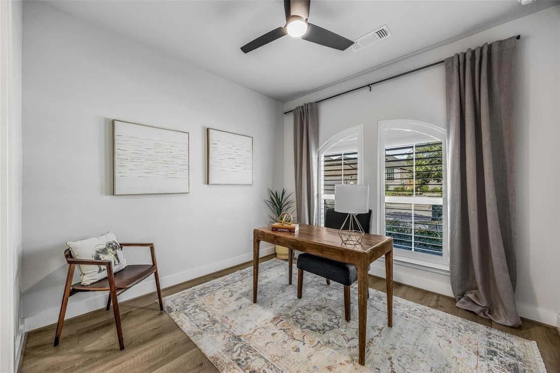 Photo of 200 Green Knoll LN