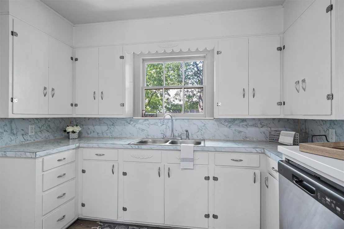 Photo of 1121 Lexington ST
