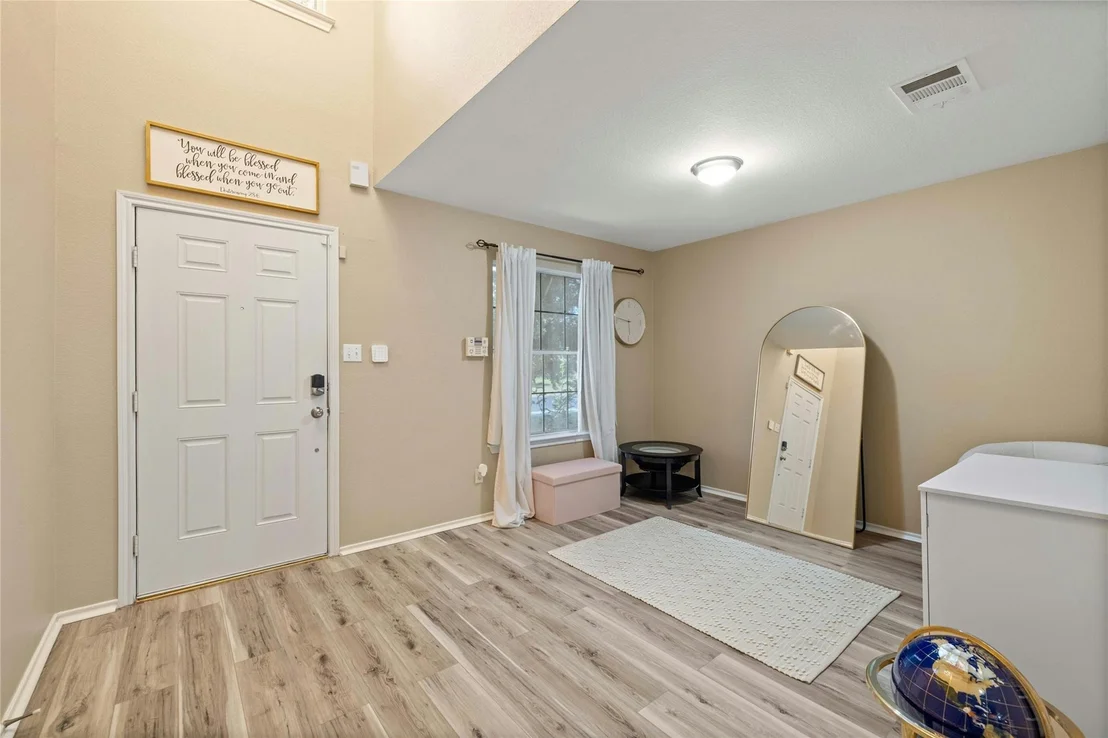 Photo of 404 Meadow Park DR