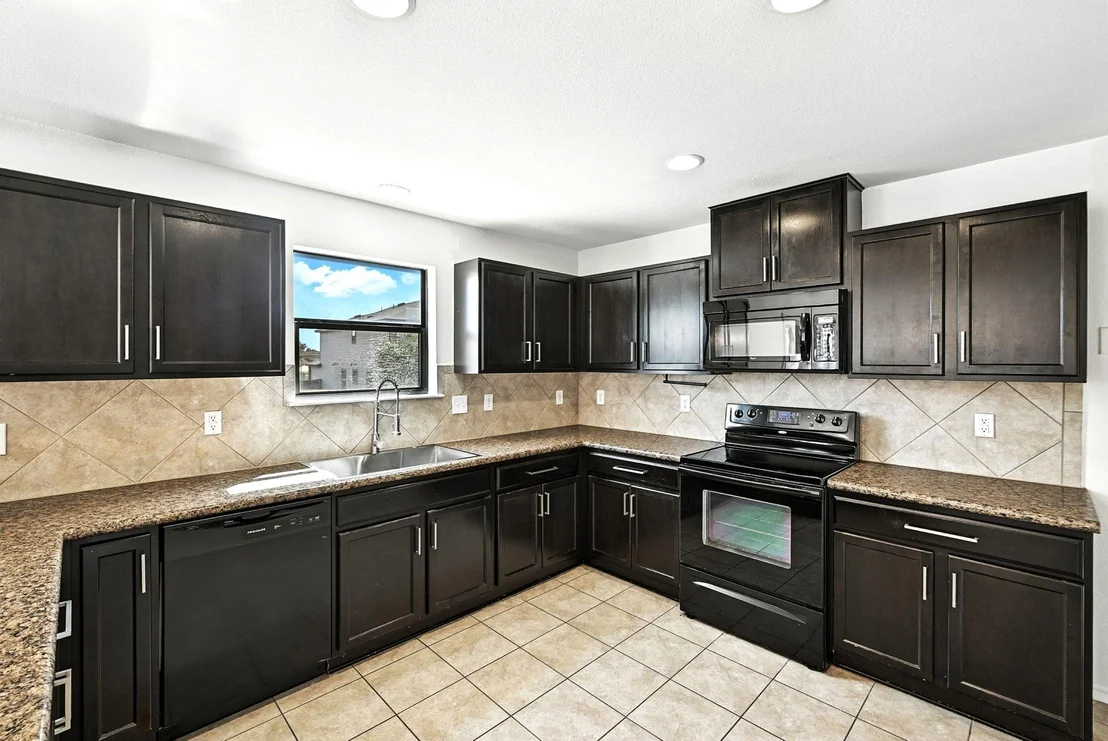 Photo of 290 Cushman DR