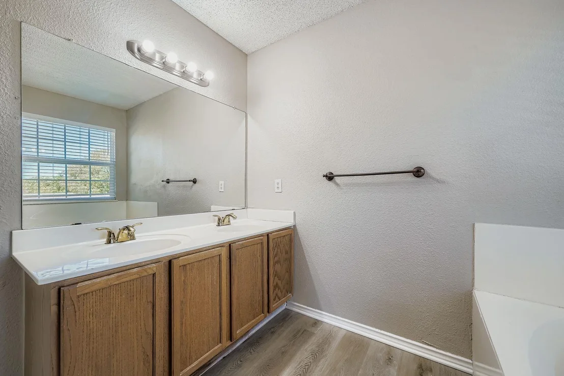 Photo of 2100 Coachlamp DR