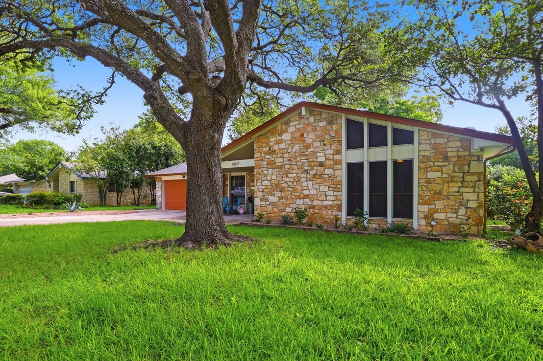 Photo of 9907 Oak Hollow DR