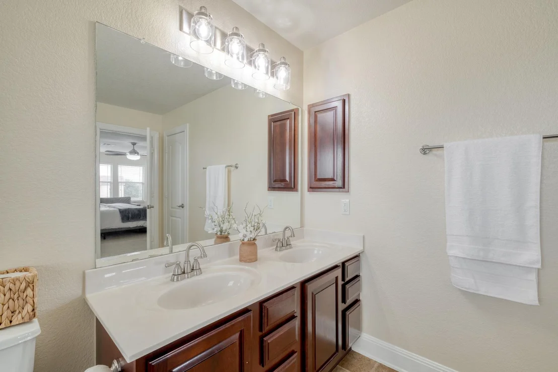 Photo of 141 Clematis CT