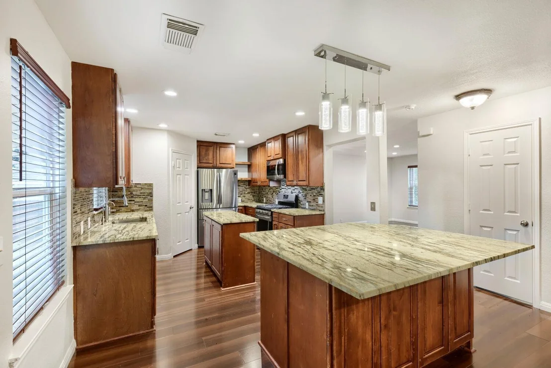 Photo of 1405 Hawk DR