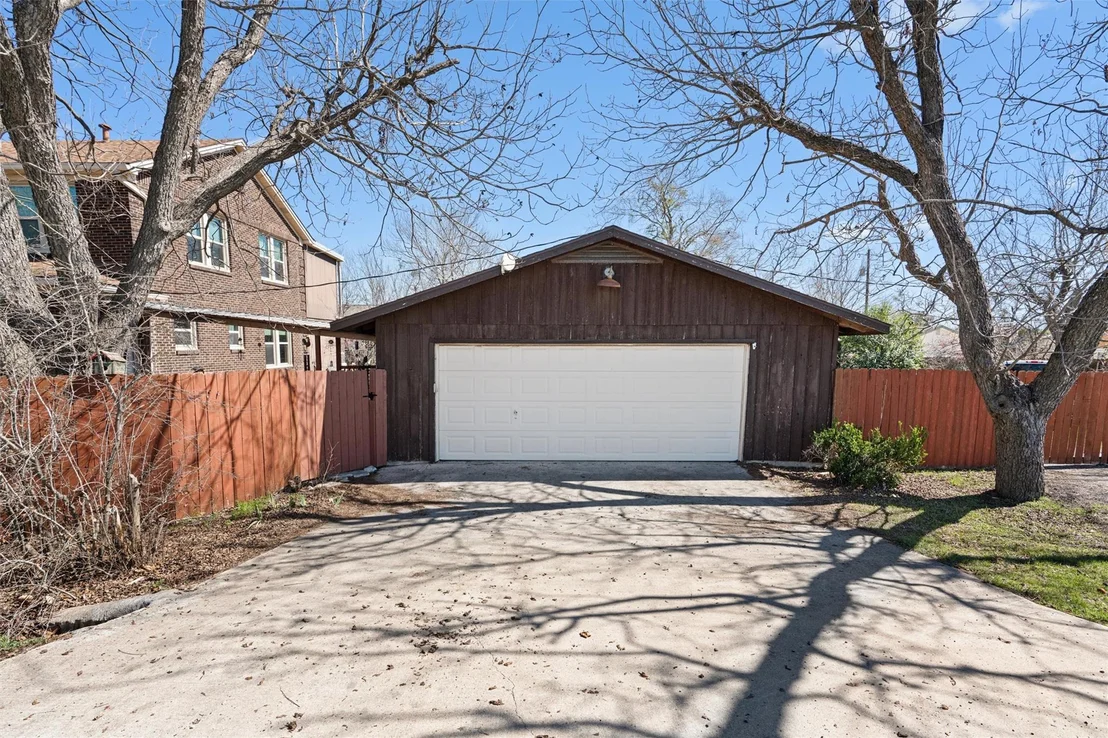 Photo of 1543 W Clark ST