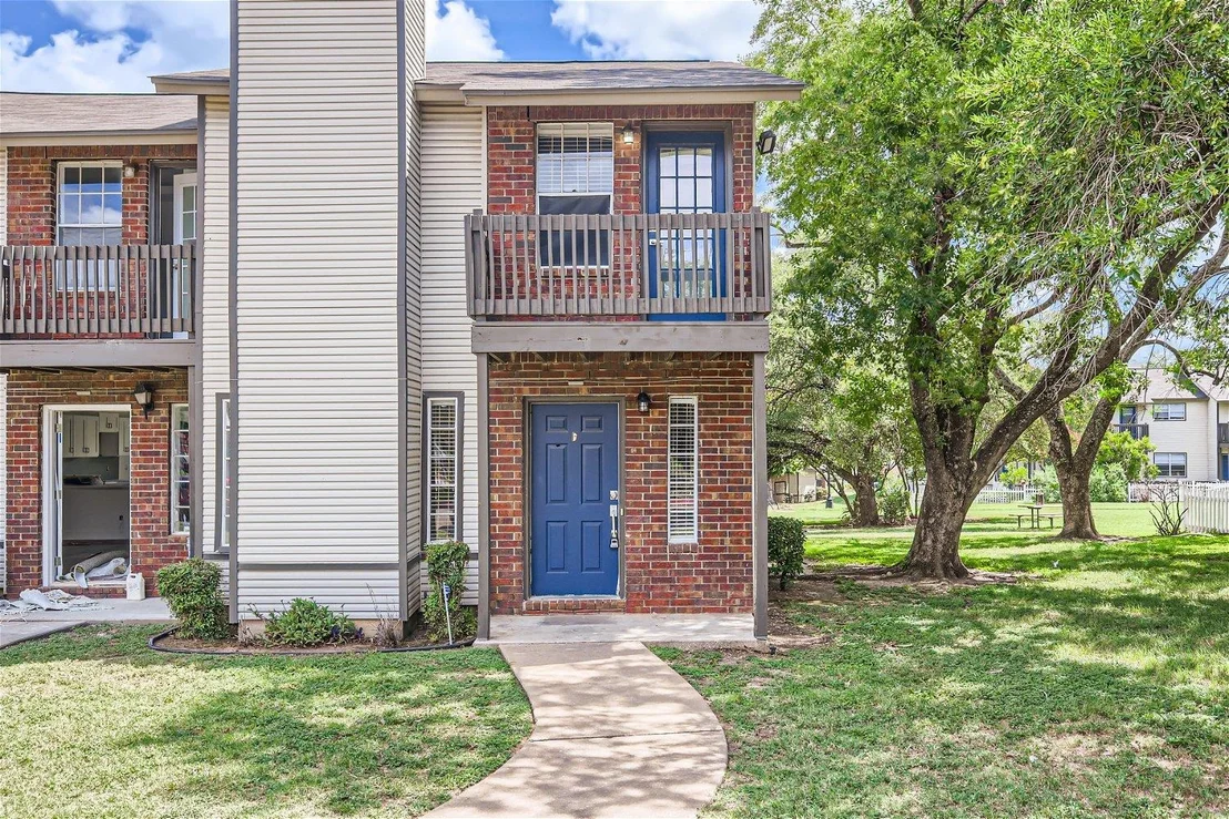 Photo of Unit D at 1830 River Crossing CIR